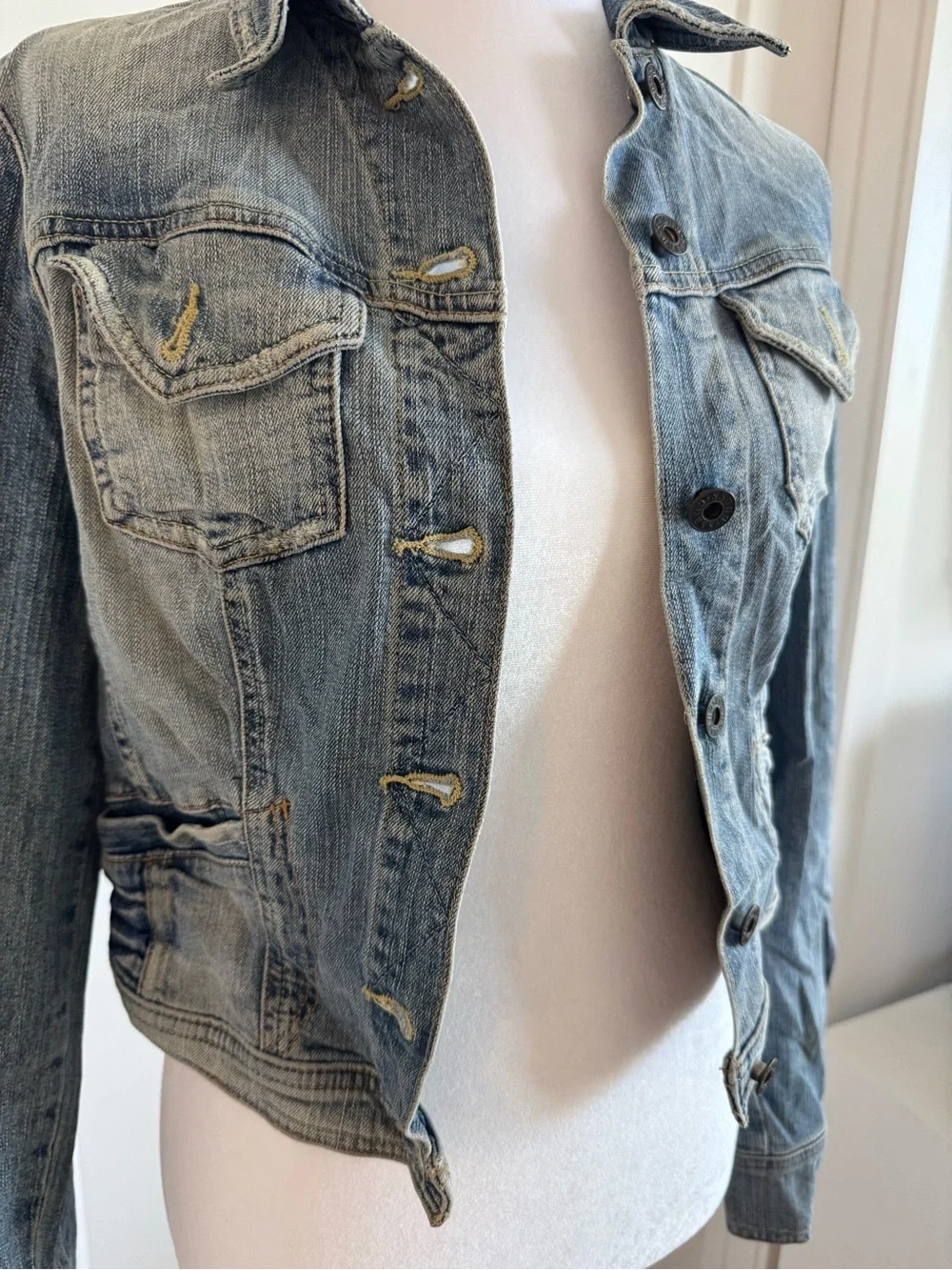 Guess Jeans Classic Light Wash Denim cropped Jacket - Women